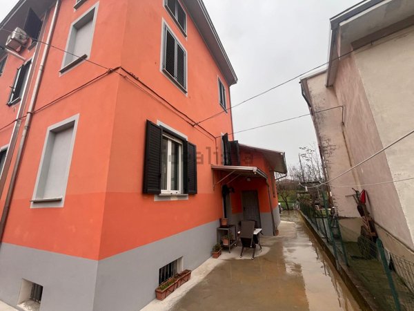 casa indipendente in vendita a Medesano in zona Felegara