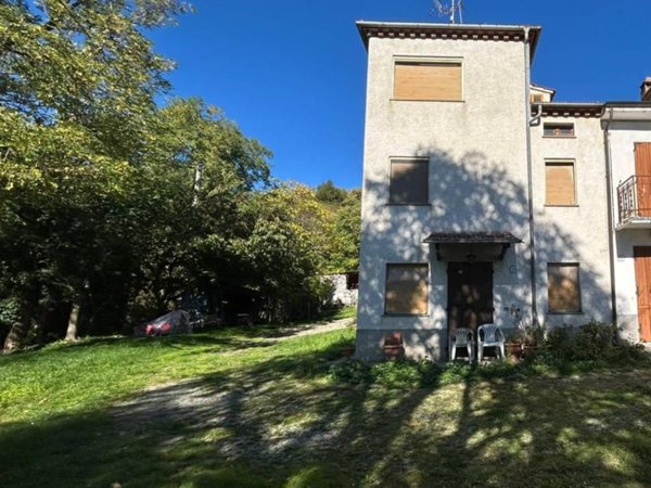 casa indipendente in vendita a Medesano in zona Sant'Andrea Bagni