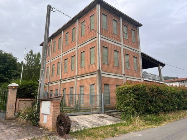 locale di sgombero in vendita a Medesano in zona Sant'Andrea Bagni