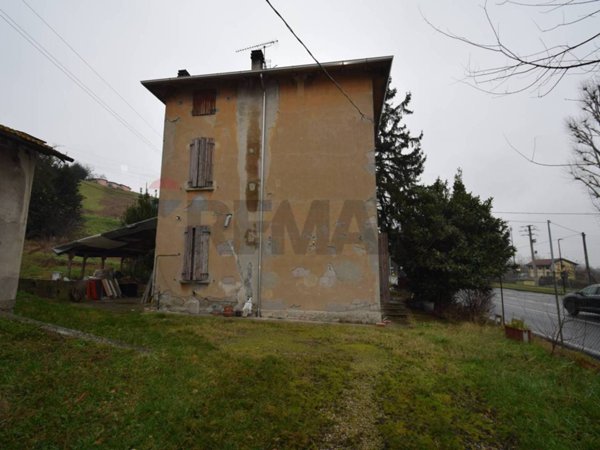 casa indipendente in vendita a Medesano