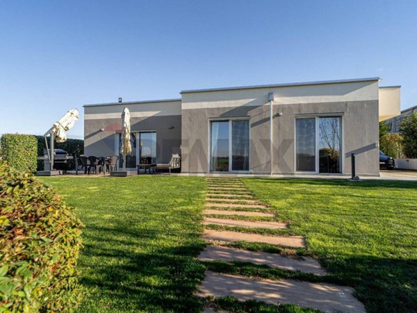 casa indipendente in vendita a Medesano