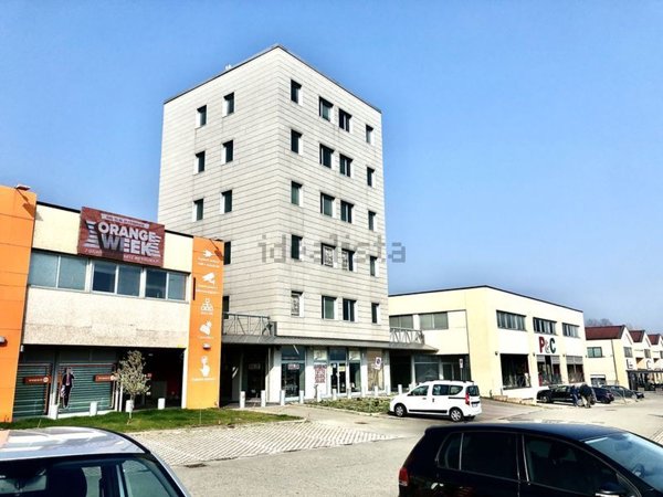 ufficio in vendita a Medesano