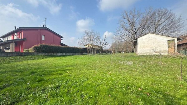 terreno edificabile in vendita a Medesano