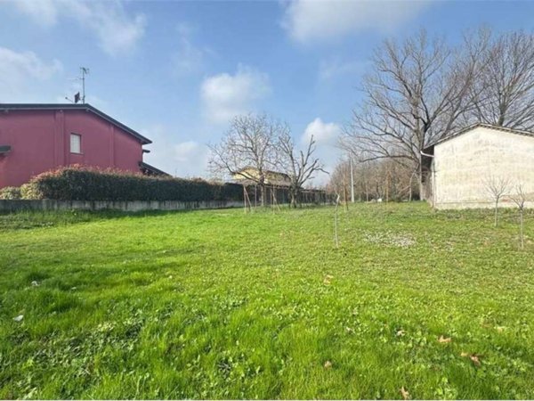 terreno edificabile in vendita a Medesano