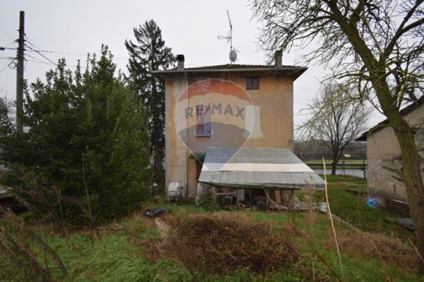 casa indipendente in vendita a Medesano