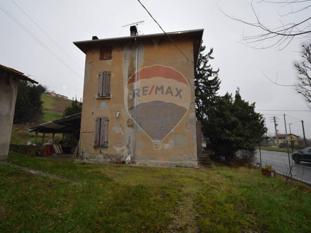 casa indipendente in vendita a Medesano