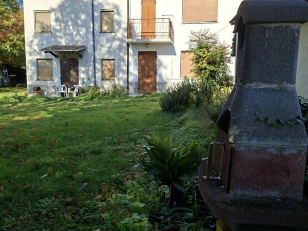 casa indipendente in vendita a Medesano in zona Sant'Andrea Bagni