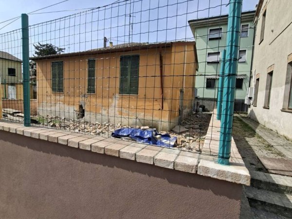 casa indipendente in vendita a Medesano in zona Felegara
