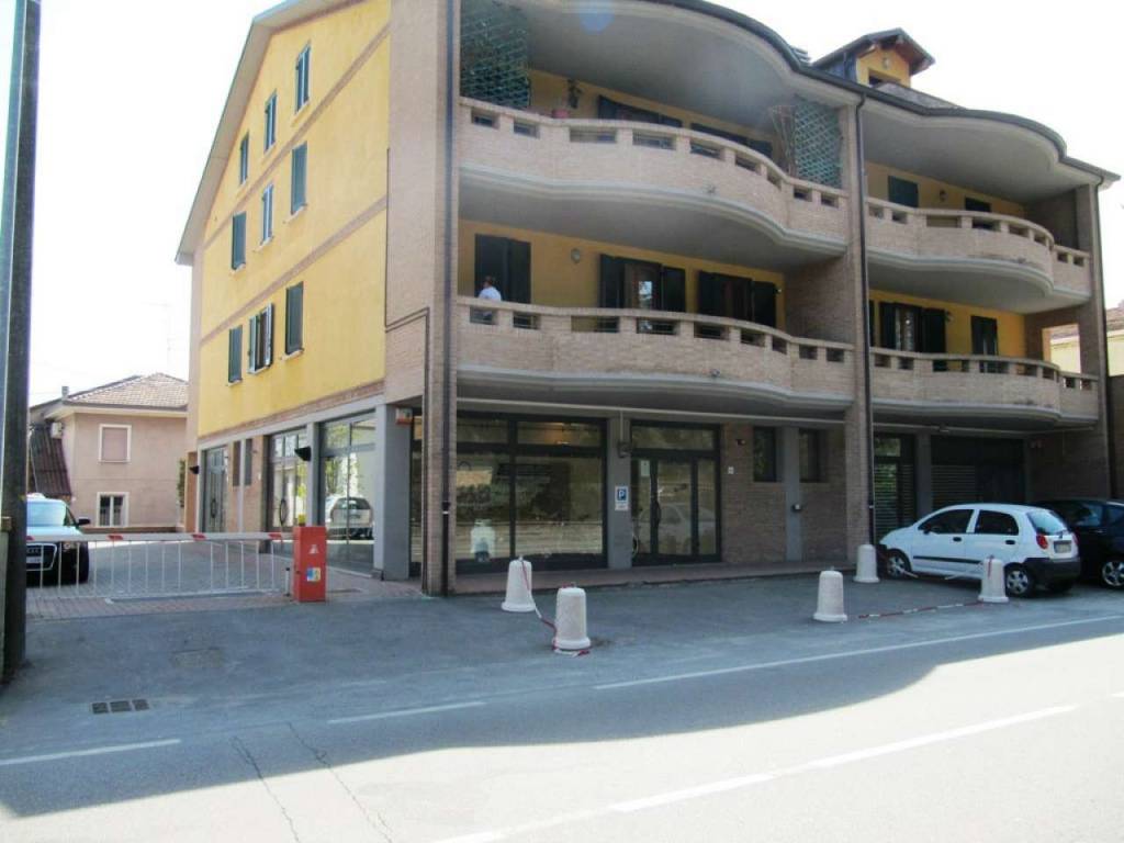 negozio in vendita a Medesano