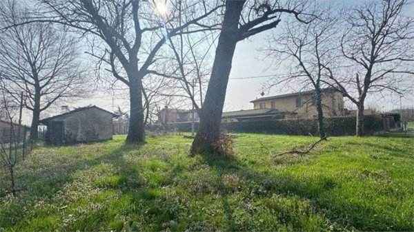 terreno edificabile in vendita a Medesano