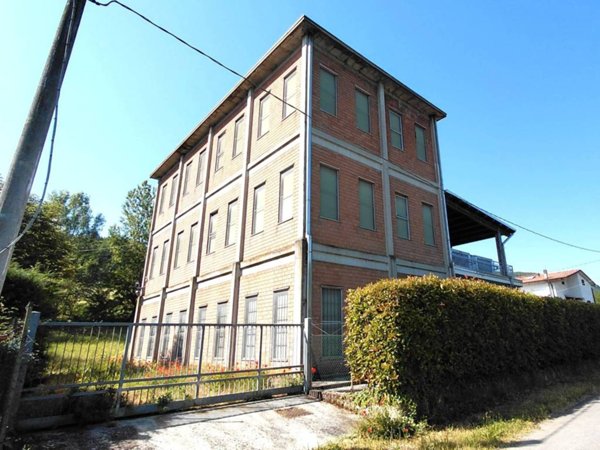 locale commerciale in vendita a Medesano in zona Sant'Andrea Bagni
