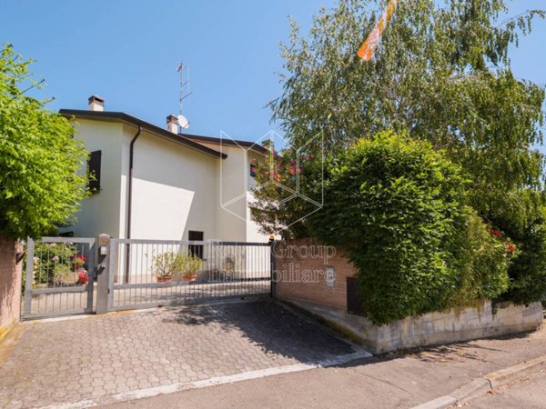 casa indipendente in vendita a Medesano
