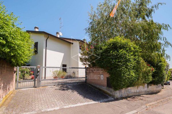 casa indipendente in vendita a Medesano in zona Sant'Andrea Bagni