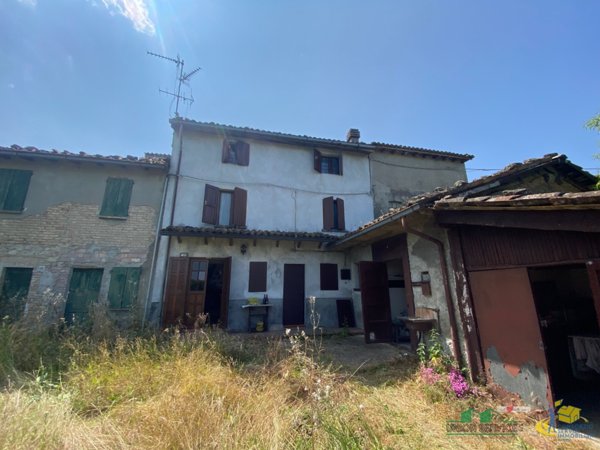 casa indipendente in vendita a Medesano