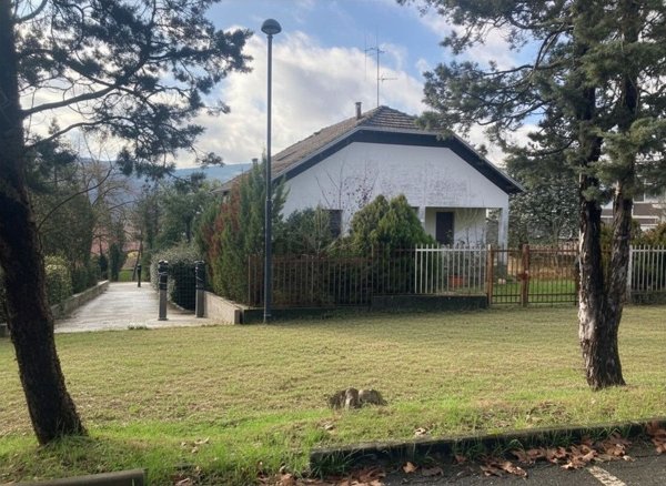 casa indipendente in vendita a Medesano in zona Sant'Andrea Bagni