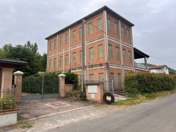 locale di sgombero in vendita a Medesano in zona Sant'Andrea Bagni
