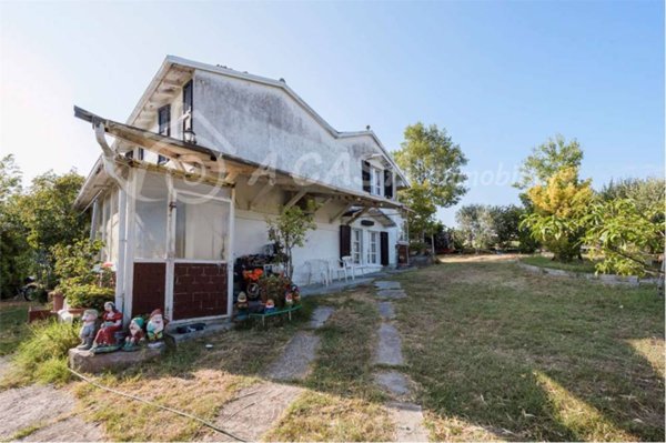 casa indipendente in vendita a Medesano