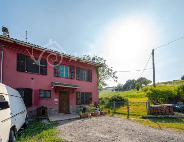 casa indipendente in vendita a Medesano in zona Miano