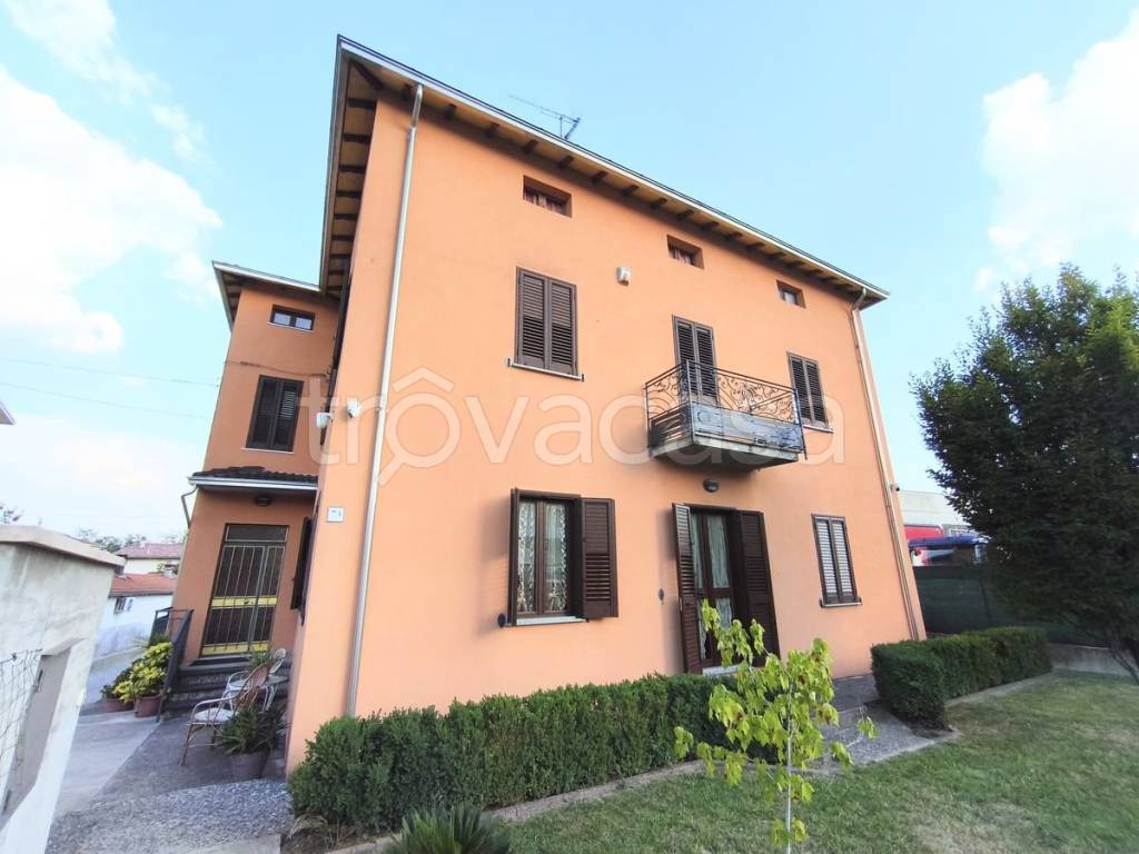 casa indipendente in vendita a Medesano in zona Felegara