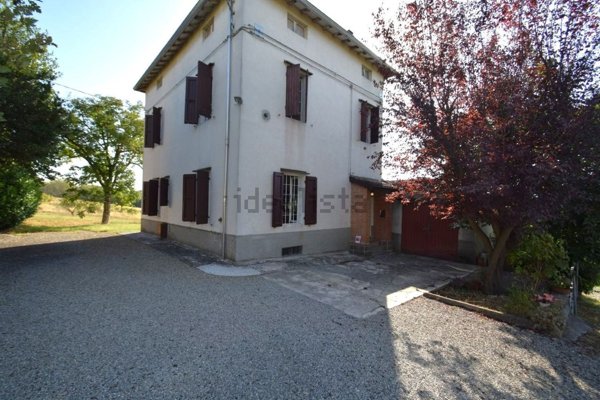 casa indipendente in vendita a Medesano