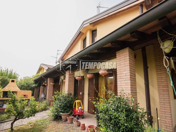 casa indipendente in vendita a Medesano