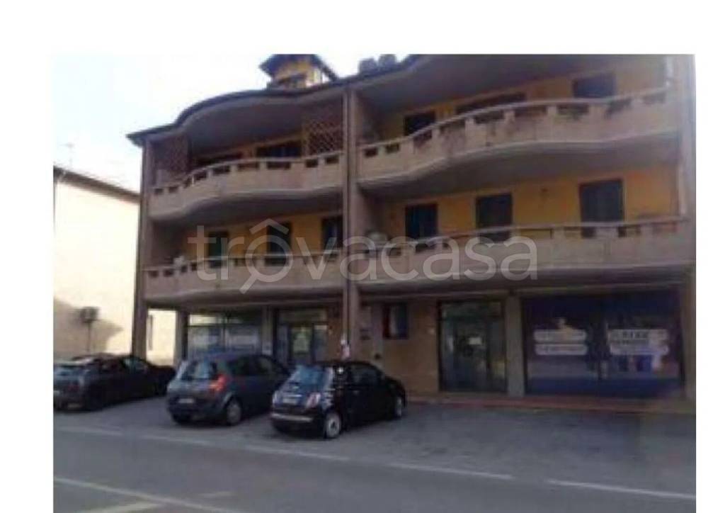 locale commerciale in vendita a Medesano