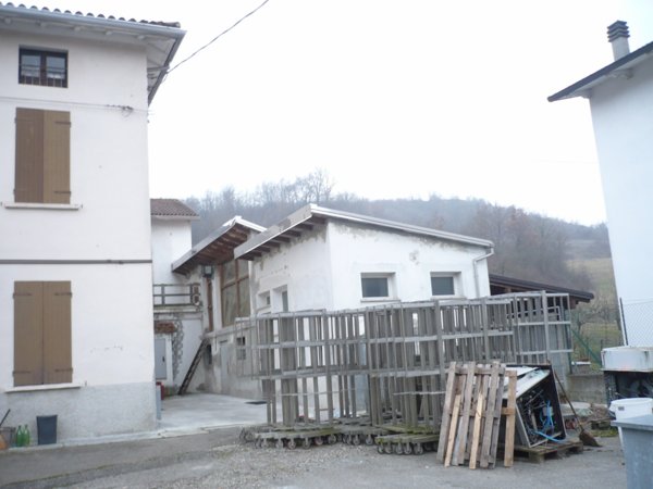 locale commerciale in vendita a Medesano in zona Sant'Andrea Bagni