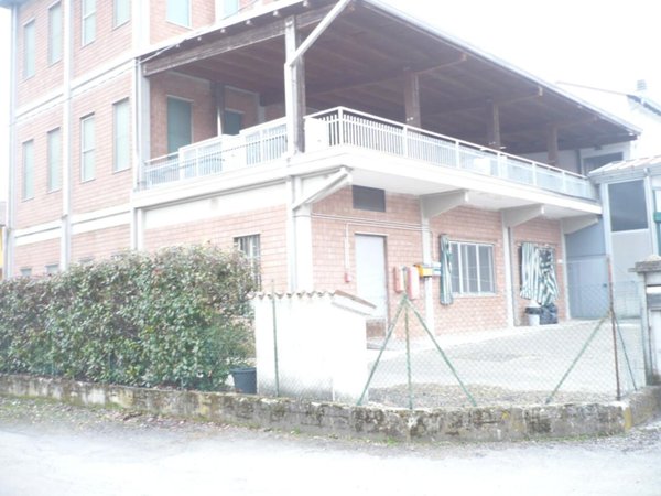 locale commerciale in vendita a Medesano in zona Sant'Andrea Bagni