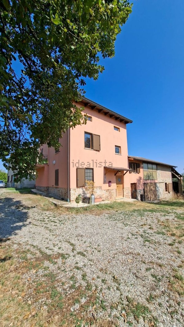 casa indipendente in vendita a Medesano in zona Miano