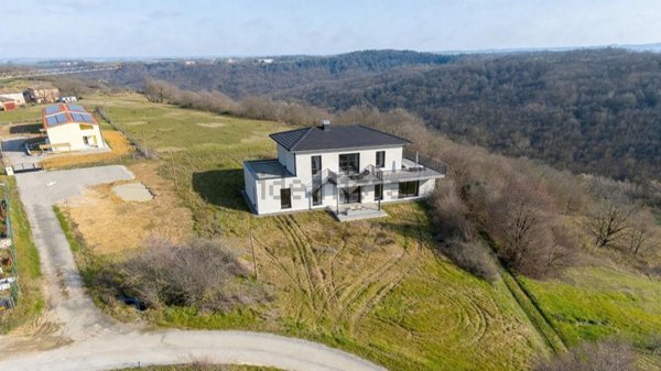 casa indipendente in vendita a Medesano in zona Miano
