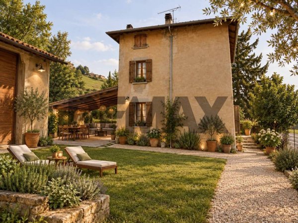 casa indipendente in vendita a Medesano