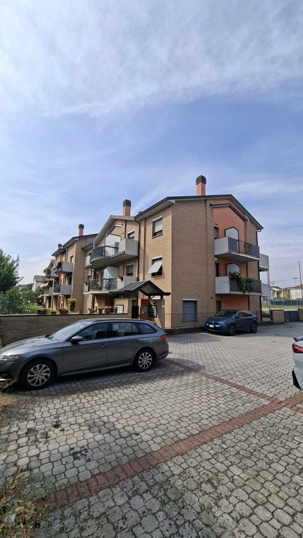 casa indipendente in vendita a Medesano in zona Santa Lucia