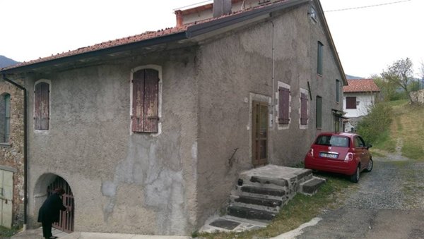 casa semindipendente a Monchio delle Corti in zona Lugagnano Inferiore
