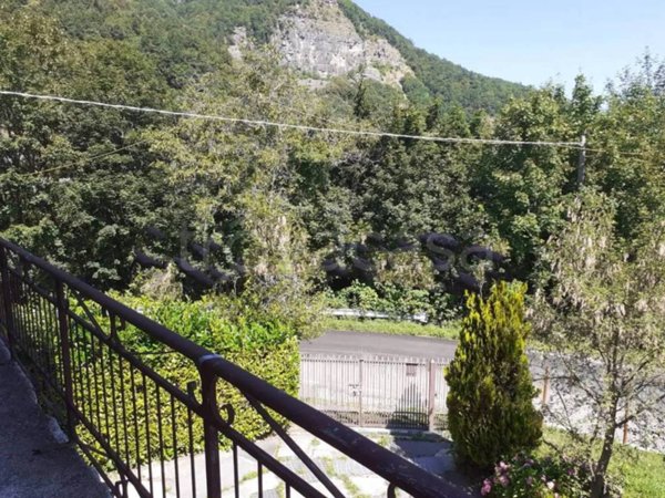 casa indipendente in vendita a Monchio delle Corti in zona Riana