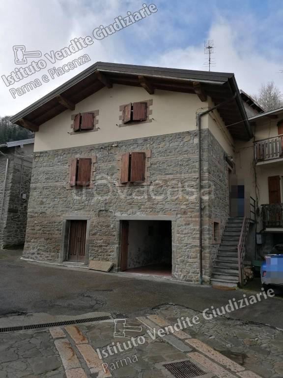 casa indipendente in vendita a Monchio delle Corti