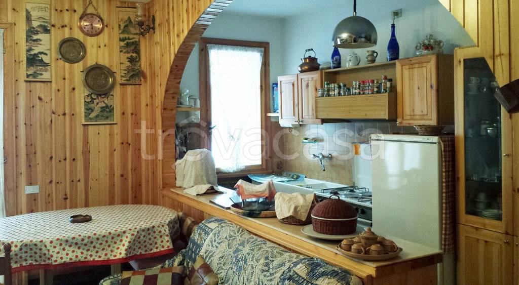 appartamento in vendita a Monchio delle Corti in zona Rigoso