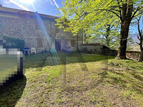 casa indipendente in vendita a Monchio delle Corti in zona Ceda