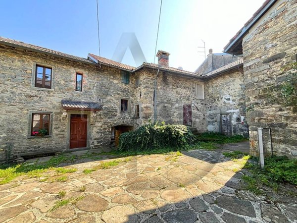 casa indipendente in vendita a Monchio delle Corti in zona Pianadetto