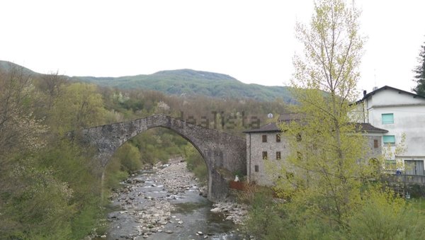 appartamento in vendita a Monchio delle Corti in zona Ponte Lugagnano