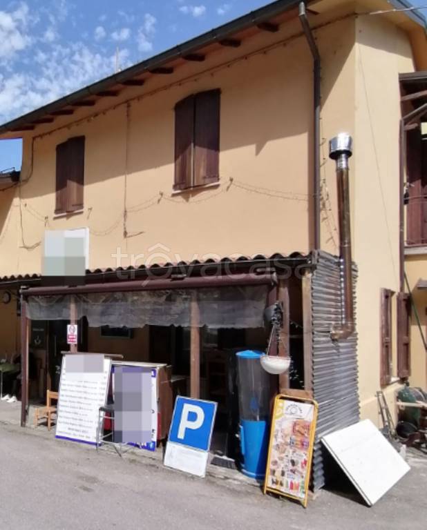 negozio in vendita a Monchio delle Corti in zona Vecciatica