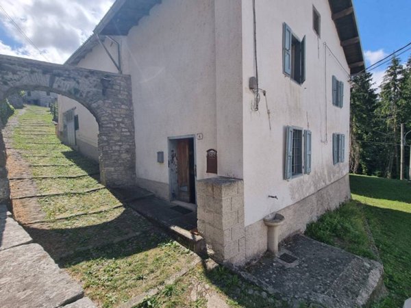 casa indipendente in vendita a Monchio delle Corti in zona Lugagnano Superiore