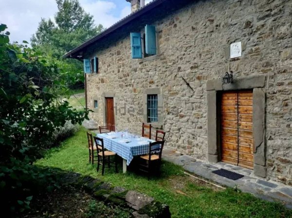 casa indipendente in vendita a Monchio delle Corti in zona Lugagnano Inferiore