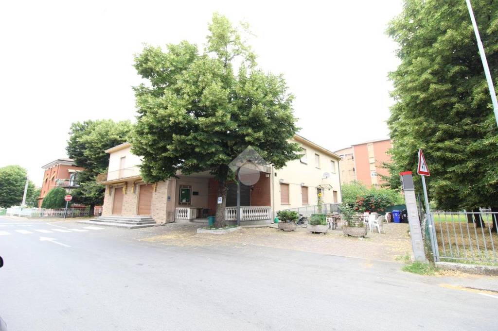 casa indipendente in vendita a Montechiarugolo in zona Piazza