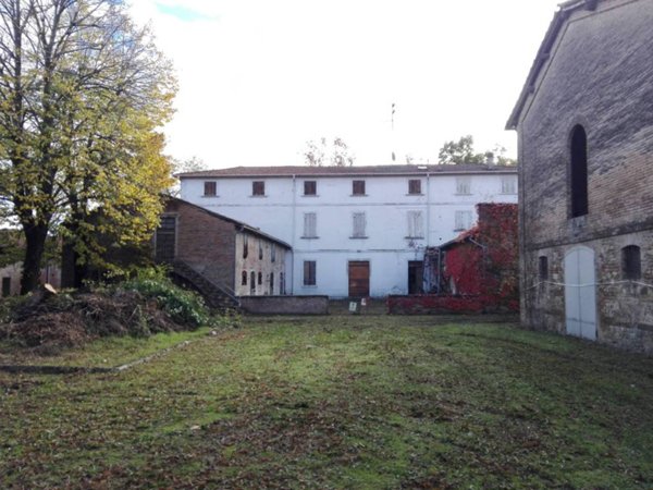 terreno edificabile in vendita a Montechiarugolo in zona Basilicanova