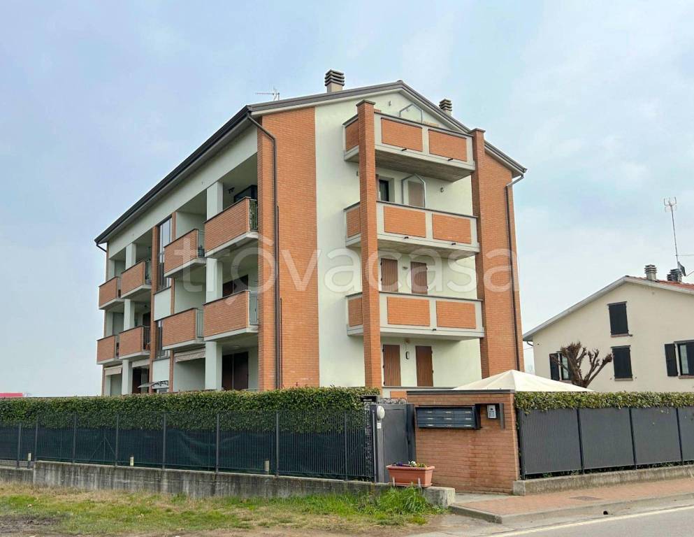 appartamento in vendita a Montechiarugolo in zona Basilicagoiano