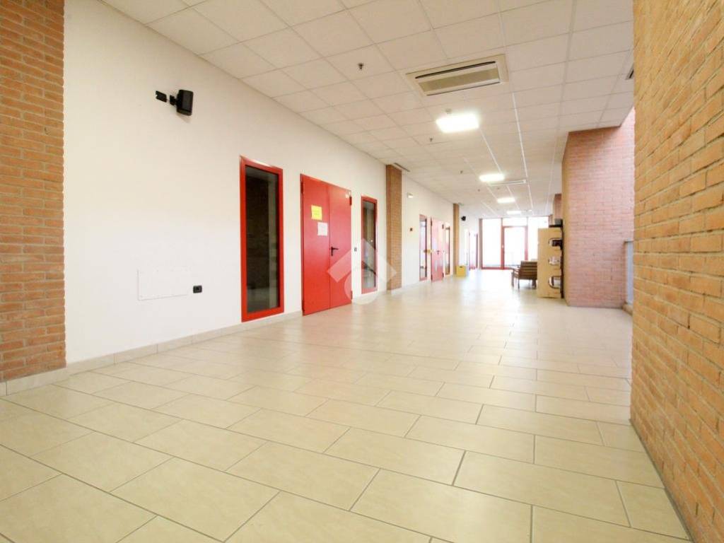 ufficio in vendita a Montechiarugolo in zona Basilicagoiano