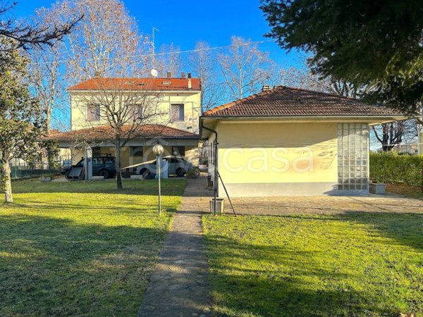 casa indipendente in vendita a Montechiarugolo in zona Monticelli Terme