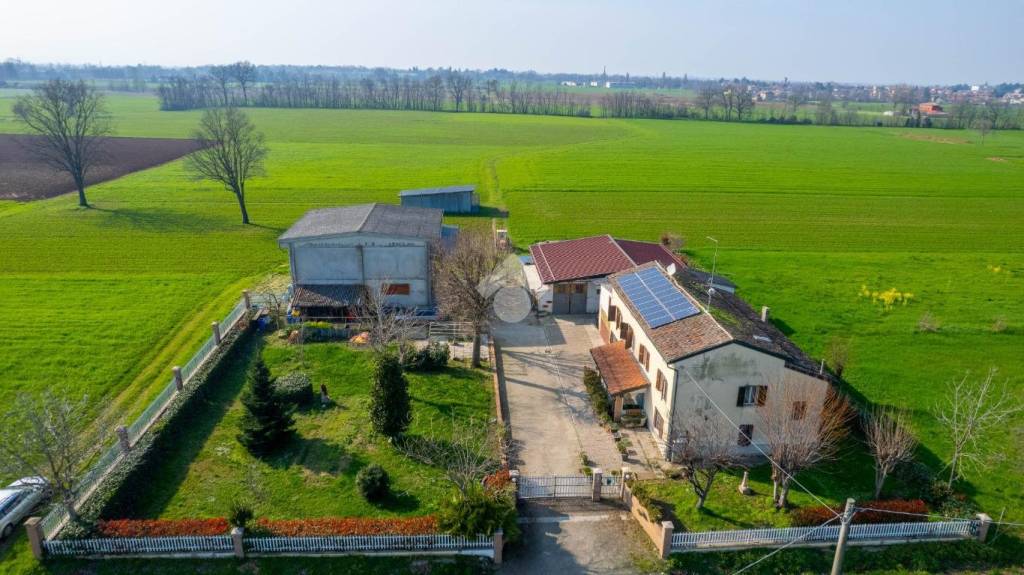 casa indipendente in vendita a Montechiarugolo in zona Monticelli Terme