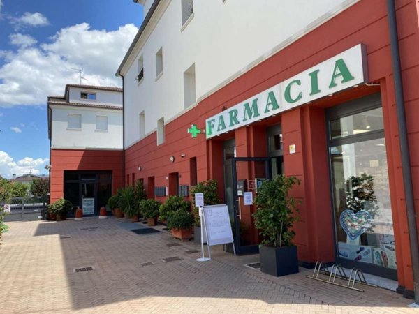 negozio in vendita a Montechiarugolo in zona Basilicanova