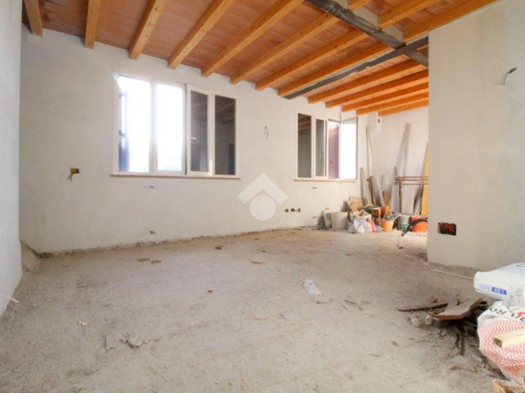 appartamento in vendita a Montechiarugolo in zona Basilicagoiano